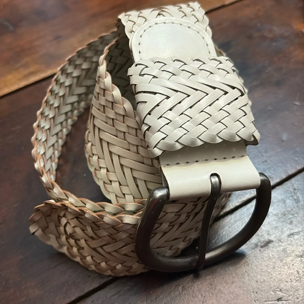 White Braided Women’s Wide Belt- Excellent Used Condition- Size L